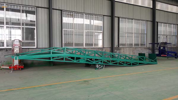可移動登車橋